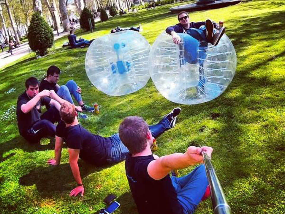 Pogledajte kako se provodimo na Bubble Footbalu